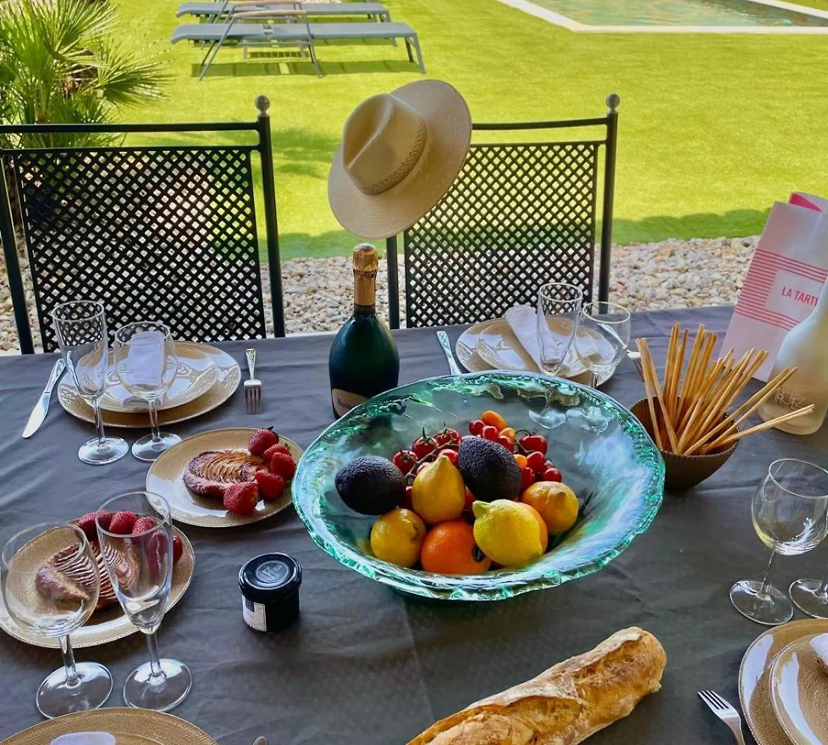 Villa Largo L Pool & Beachside L Shellter Rentals Grimaud
